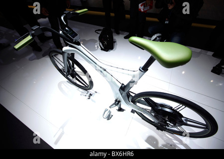 Smart ebike è stato presentato in occasione della 2010 Motor Show di Parigi in Francia, giovedì 7 settembre 30, 2010. (CTK foto/Rene Fluger) Foto Stock