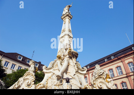 Fontana, Trier, Renania, Germania, Europa Foto Stock