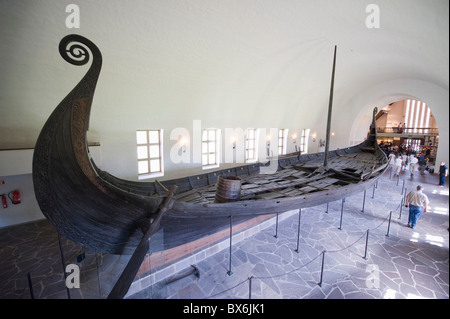 Oseberg Viking Ship scavato da Oslofjord, Vikingskipshuset (Museo della Nave Vichinga), Oslo, Norvegia, Scandinavia, Europa Foto Stock