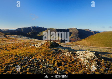 Vista da Hindscarth verso l'alta rupe, alto stile e Red Pike nel Lake District inglese Foto Stock