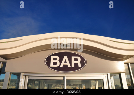 Weston super Mare, Somerset, Inghilterra: bar segno sulla Grand Pier Foto Stock