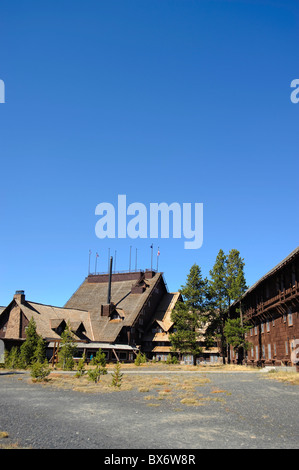 Historic Old Faithful Inn, il Parco Nazionale di Yellowstone, Wyoming USA Foto Stock