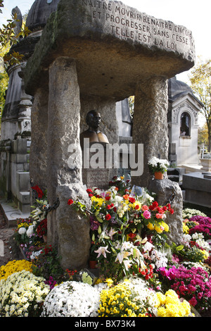 Alan Kardec la sua tomba al cimitero di Pere Lachaise, Parigi, Francia, Europa Foto Stock