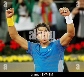 Rafael Nadal celebra la vittoria durante il match su Roger FEDERER Foto Stock