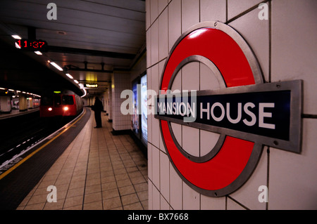 Mansion House Metropolitana Stazione della Metropolitana di Londra, Inghilterra, Regno Unito Foto Stock