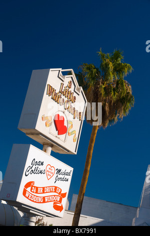 Una piccola cappella Bianca di Matrimonio in Cappella di Las Vegas, Nevada, Stati Uniti d'America, America del Nord Foto Stock