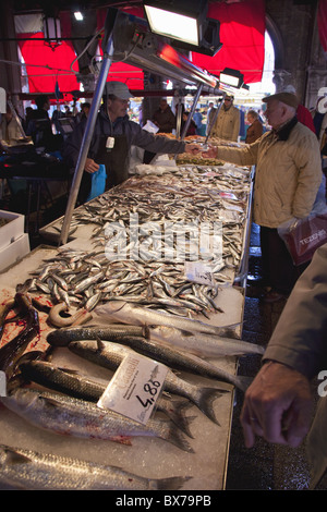 Mercato del pesce di Rialto, Venezia, Veneto, Italia, Europa Foto Stock