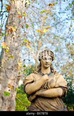 Statua di Euterpe. St George Gardens, Bloomsbury, Camden, London, England, Regno Unito Foto Stock