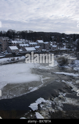 Ghiaccio sul fiume Tay in inverno perth scozia dicembre 2010 Foto Stock