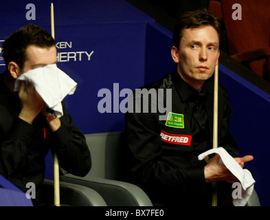 Ken Doherty di Irlanda (PIC) in azione nei confronti di Mark Selby dell'Inghilterra. Foto Stock