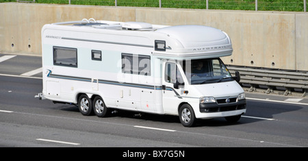 Camper sulla autostrada M25, Foto Stock