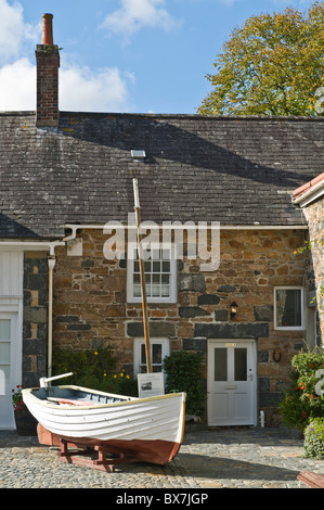 Dh Parco Saumarez CASTEL GUERNSEY Guernsey Folk Museum in barca e cottage display del patrimonio Foto Stock