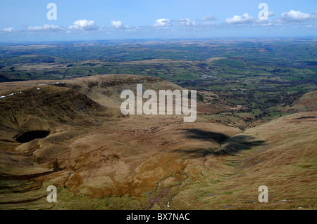 La vista dal picco di Pen y ventola nel Parco Nazionale di Brecon Beacons, POWYS, GALLES. Foto Stock