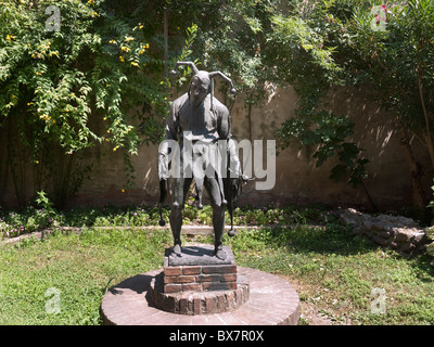 Statua di Rigoletto nel giardino del centro informazioni dall'opera insieme a Mantova da Verdi Foto Stock