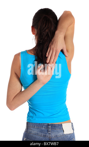 Attraente giovane donna toccando le mani dietro la schiena. Tutto su sfondo bianco Foto Stock