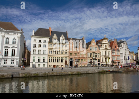 Lungomare di Gand in Belgio con turisti di passaggio Foto Stock