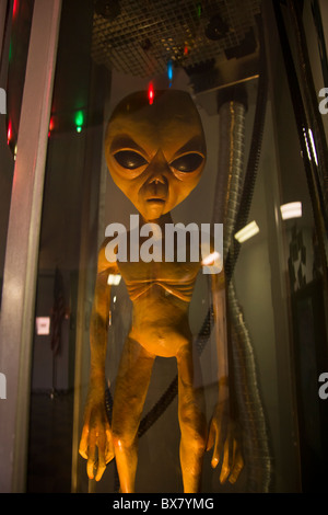 Alien display interno l'International UFO Museum e il centro di ricerca a Roswell, New Mexico. Foto Stock