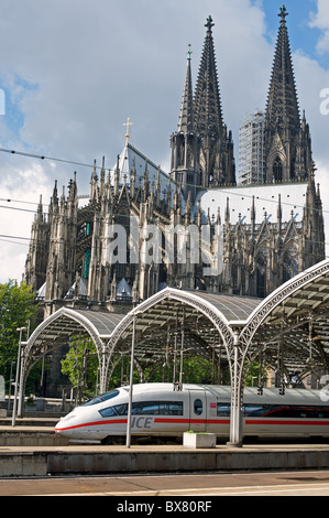 Inter-City treno Express, Colonia, Germania. Foto Stock