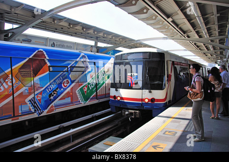 Lo Skytrain BTS Siam Stazione Centrale, Pathum Distretto Wan, Bangkok, Thailandia Foto Stock