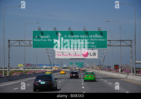 Autostrada dall'Aeroporto Suvarnabhumi di Bangkok City, Samut Prakan, Bangkok, Thailandia Foto Stock