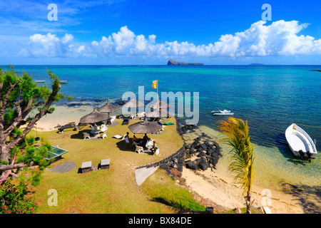 Vista la mattina verso l'Isola di Coin de Mire, Cap Malheureux, Riviere Du Rempart, Mauritius. Foto Stock