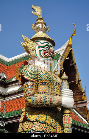 "Yaksha' mitica guardia, il Grand Palace, Rattanakosin Island, Bangkok, Thailandia Foto Stock