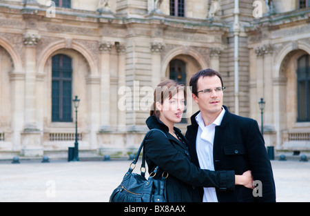 Coppia al Louvre Parigi Foto Stock