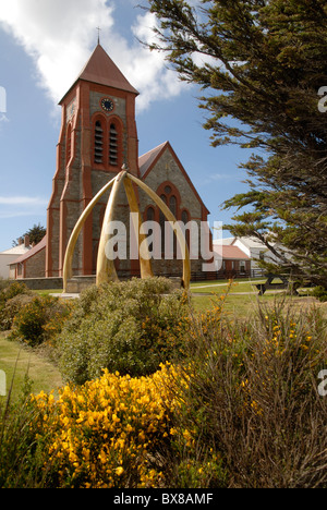 La cattedrale di Christ Church con il Whalebone Arch, Port Stanley nelle isole Falkland Foto Stock