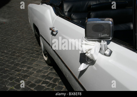 White cadillac auto nozze Foto Stock