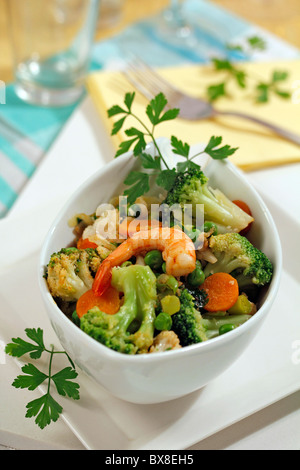 Verdure con gamberi. Passo dopo passo: PP44FJ-PP44G7-PP44GM-PP44HD Foto Stock