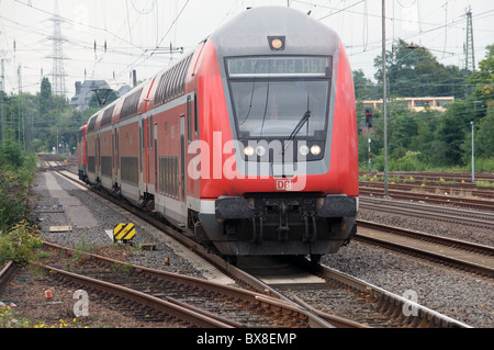 RE (Regional Express) Double-decker treno passeggeri, Germania. Foto Stock