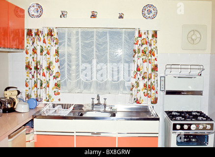 Un originale degli anni sessanta immagine di una cucina moderna del tempo. Foto Stock