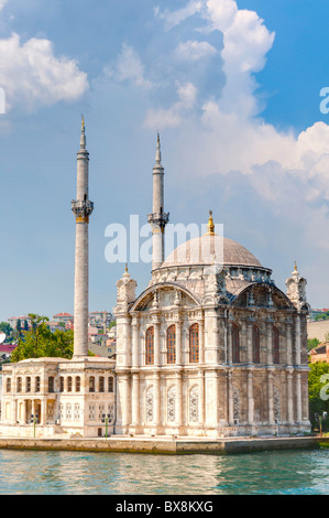 La Moschea Ortakoy sul Bosforo fiume. Istanbul in Turchia. Foto Stock