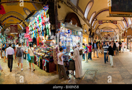 All'interno del Grand Bazaar Kapalicarsi Istanbul Turchia Foto Stock