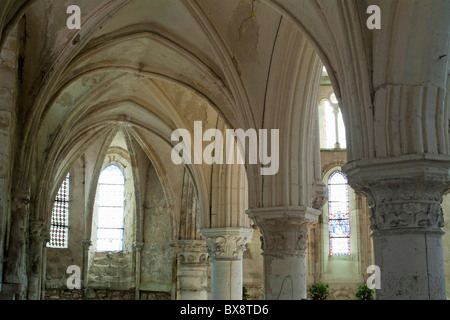Colonne e la nervatura vaulting all'interno di La Chapelle Chiesa, crecy en ponthieu, Somme, Francia. Foto Stock