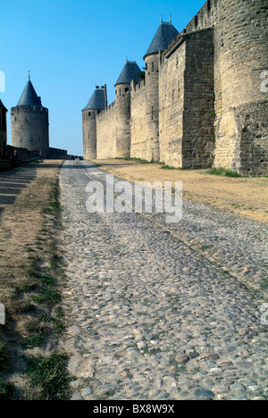 Sentiero acciottolato nella città medievale di Carcassonne, Francia. Foto Stock