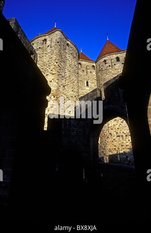 Porta Narbonense, Porte Narbonnaise, fortezza militare, Cataro guerre crociate albigese, La Cite, città di Carcassonne, Languedoc-Roussillon, Francia Foto Stock