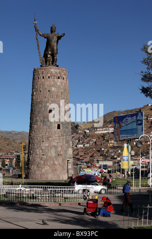 Monumento alla inca Pachacuti Inca Yupanqui o Pachacutec , Cusco, Perù Foto Stock