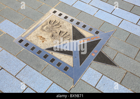 Star di cinema Jackie Chan presso la Avenue of Stars in Hong Kong Foto Stock