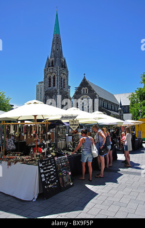 Le bancarelle del mercato e la cattedrale di Christ Church, la piazza della cattedrale, Christchurch, Canterbury, Isola del Sud, Nuova Zelanda Foto Stock