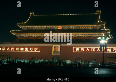 Luci decorative sulla Porta della Pace Celeste in piazza Tiananmen, Pechino, Cina. Foto Stock