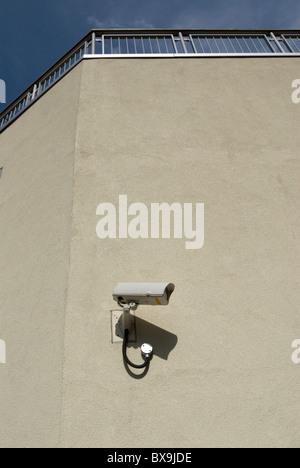 Telecamera TVCC sul lato dell'edificio UK Foto Stock