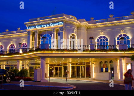 Deauville, Normandia, Cote Fleurie Casino Night Foto Stock