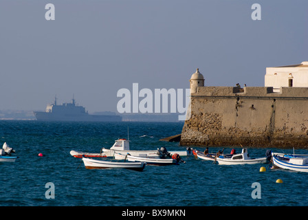 Andalusia Cadiz, Playa De La Caleta, Castillo de San Sebastian Foto Stock