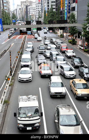 Scena stradale, automobili, traffico, Ginza, Tokyo, Giappone Foto Stock