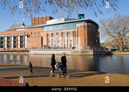 Nuovo Royal Shakespeare e Swan teatri e il fiume Avon, Stratford upon Avon, Warwickshire, Inghilterra, Regno Unito Foto Stock