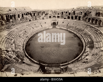 Arena Romana, Arenes o Anfiteatro, Nimes, Gard, Francia. Stampa o fotografia albumen vintage c1880 Foto Stock