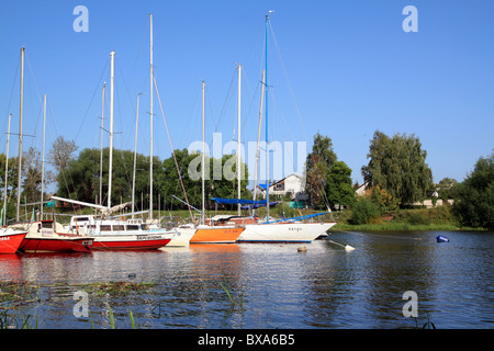 Barche a vela in banchina Foto Stock