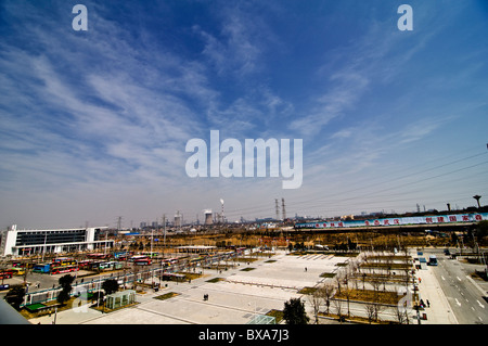 Una vista di Wuhan dalla nuova stazione ferroviaria. Foto Stock