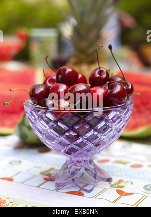 Le ciliegie di coppa di frutta Foto Stock